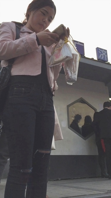 粉色上衣牛仔裤小妹[307M/MOV]