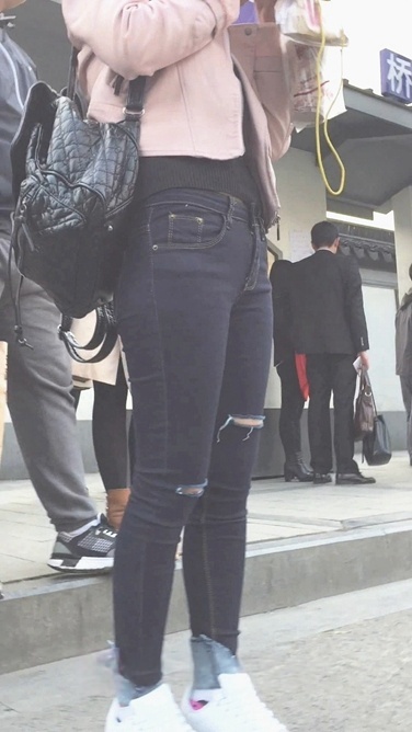 粉色上衣牛仔裤小妹[307M/MOV]