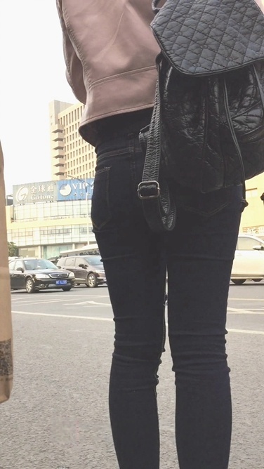 粉色上衣牛仔裤小妹[307M/MOV]