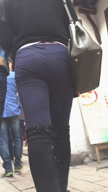 蓝牛长发美眉臀翘圆润[687M/MOV]