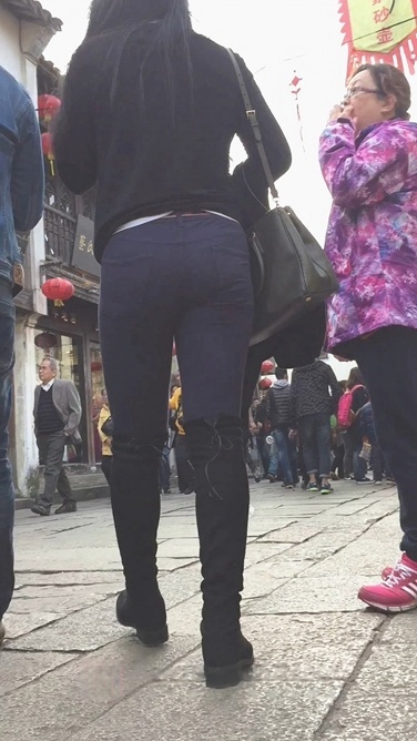 蓝牛长发美眉臀翘圆润[687M/MOV]