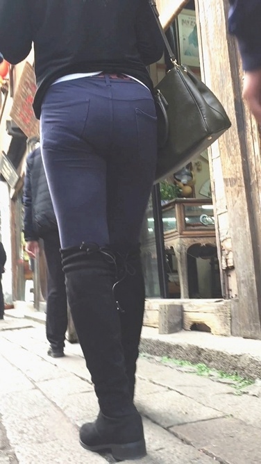 蓝牛长发美眉臀翘圆润[687M/MOV]