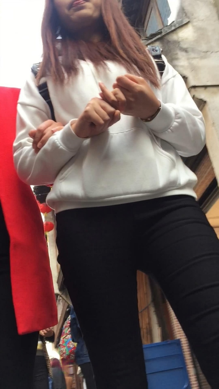 长时间捕获黑色紧身裤前三角区[272M/MP4]