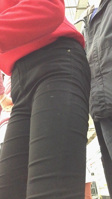 身材超赞的超市黑裤营业员[692M/MOV]