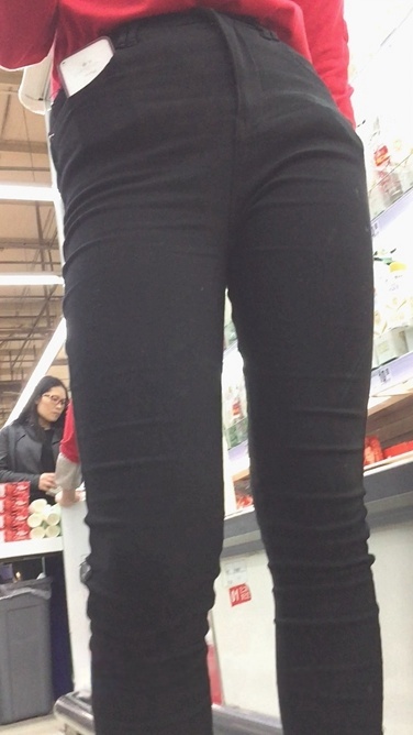 身材超赞的超市黑裤营业员[692M/MOV]