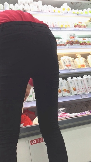 身材超赞的超市黑裤营业员[692M/MOV]