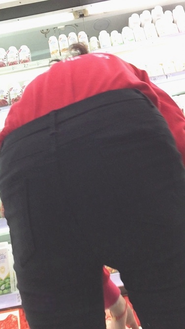 身材超赞的超市黑裤营业员[692M/MOV]