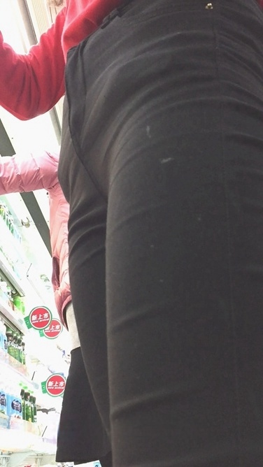 身材超赞的超市黑裤营业员[692M/MOV]