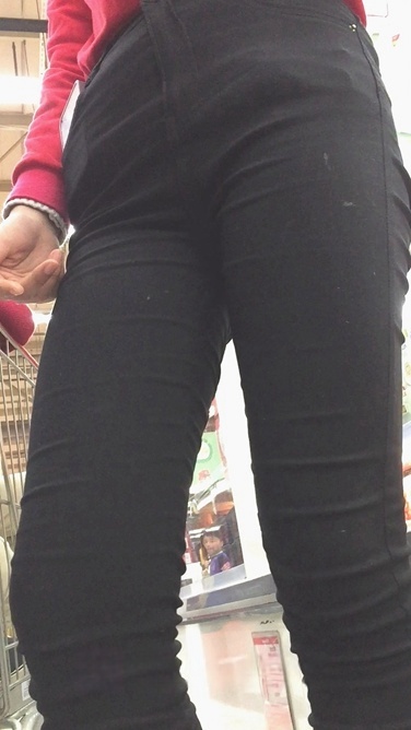 身材超赞的超市黑裤营业员[692M/MOV]