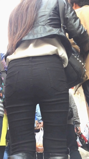 颜值不错的黑裤美女[995M/MOV]