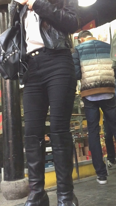 颜值不错的黑裤美女[995M/MOV]