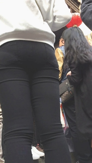 和男友玩自拍的黑色紧身裤小妹[625M/MOV]