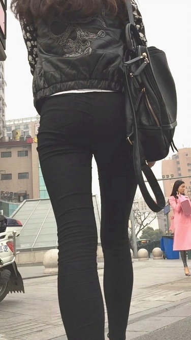 街拍时尚黑色紧身裤美眉[623M/MOV]