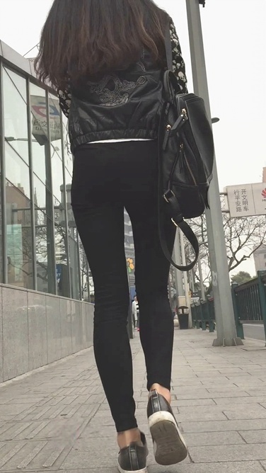 街拍时尚黑色紧身裤美眉[623M/MOV]