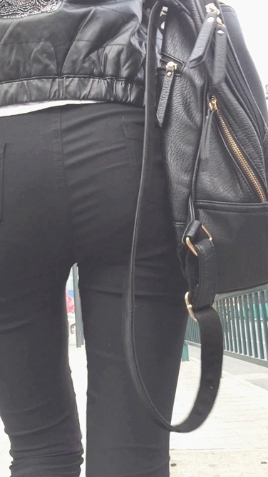 蓝白条纹衬衫紧身裤美女[516M/MOV]