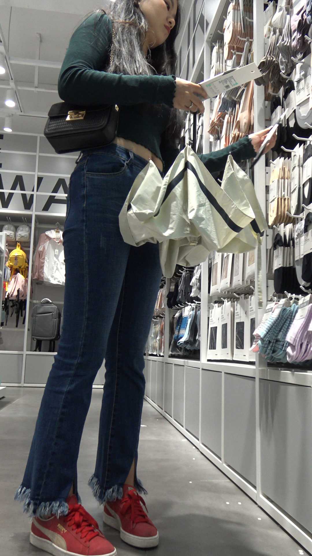 春节献礼牛仔喇叭裤饱满大宽臀长发大美女