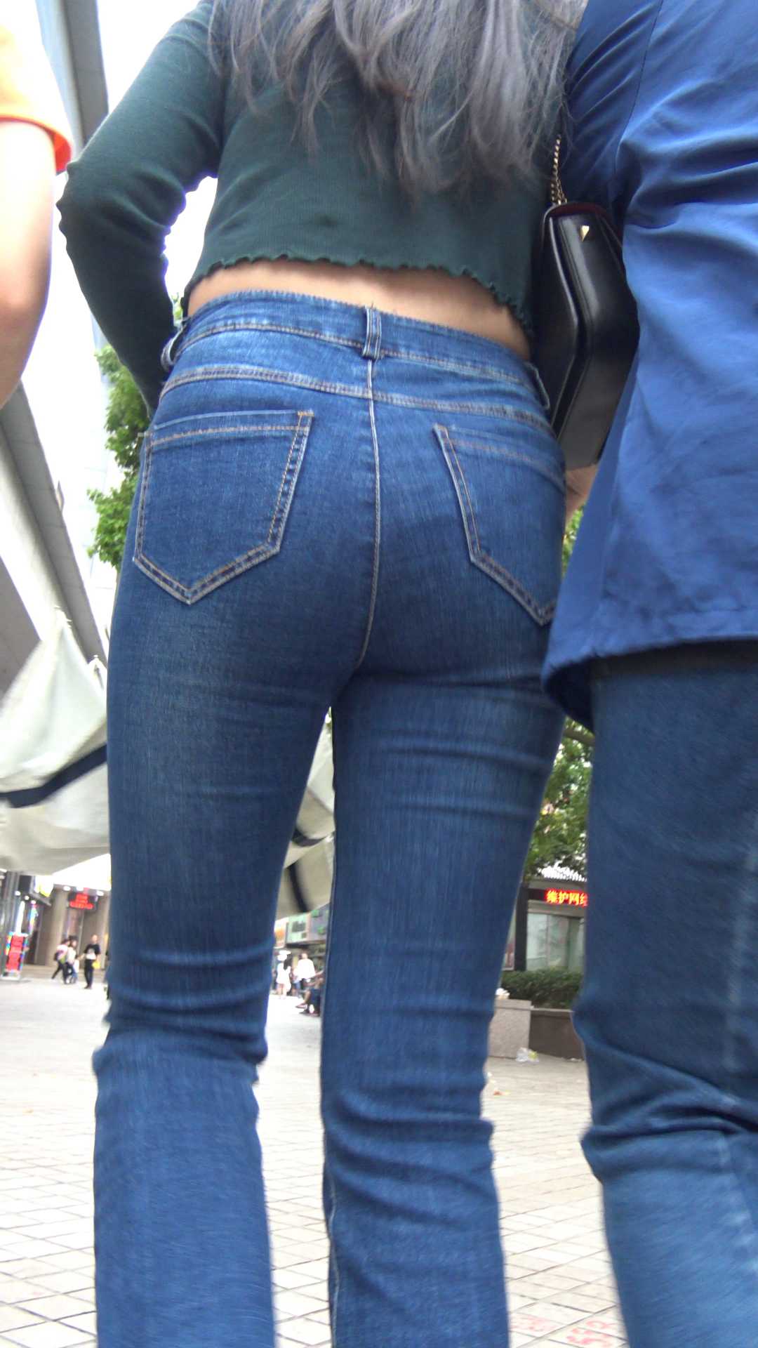 春节献礼牛仔喇叭裤饱满大宽臀长发大美女