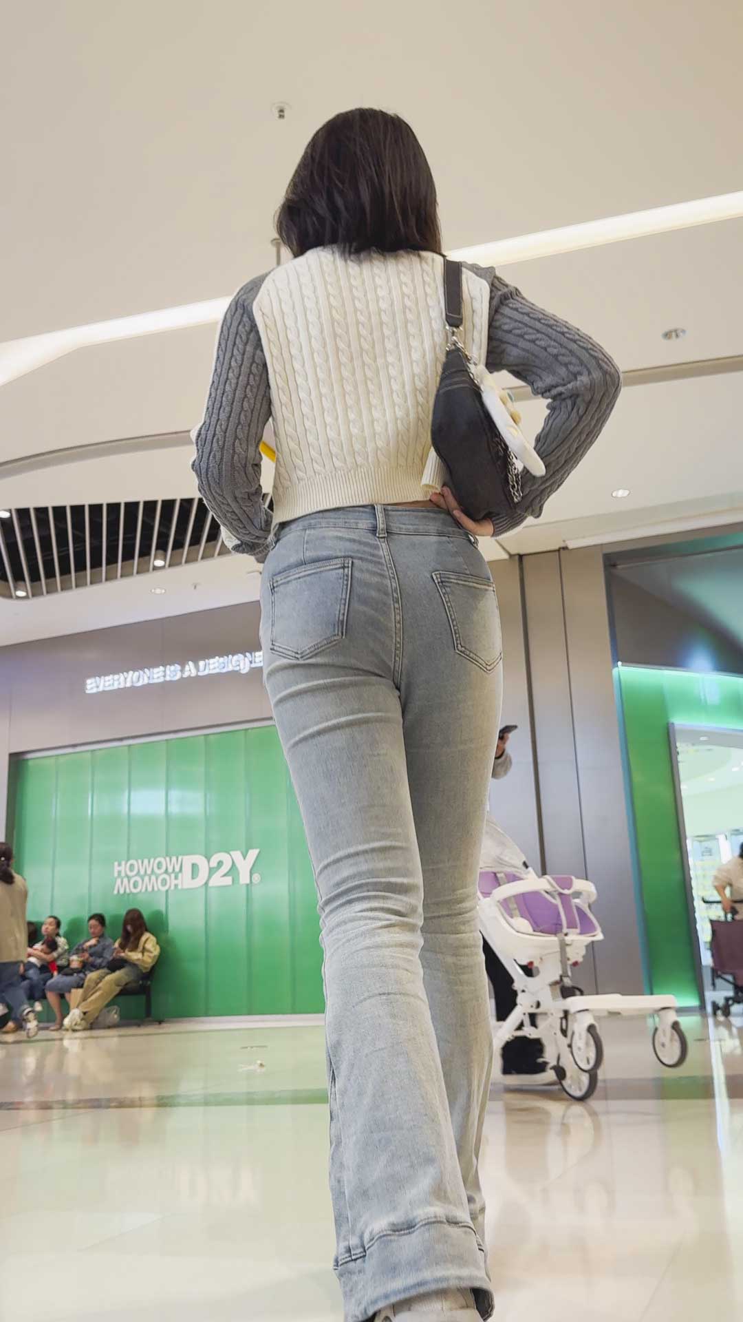 春节献礼小姐姐巨臀与纤细的腰身形成鲜明