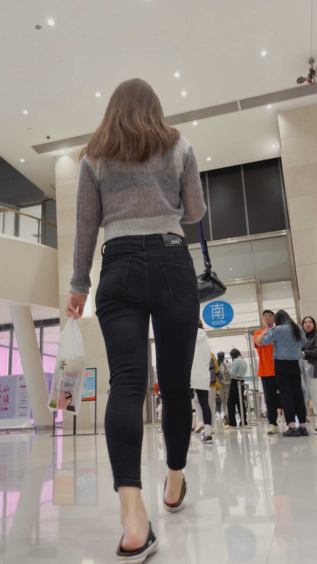 高挑包臀黑裤美女小姐姐