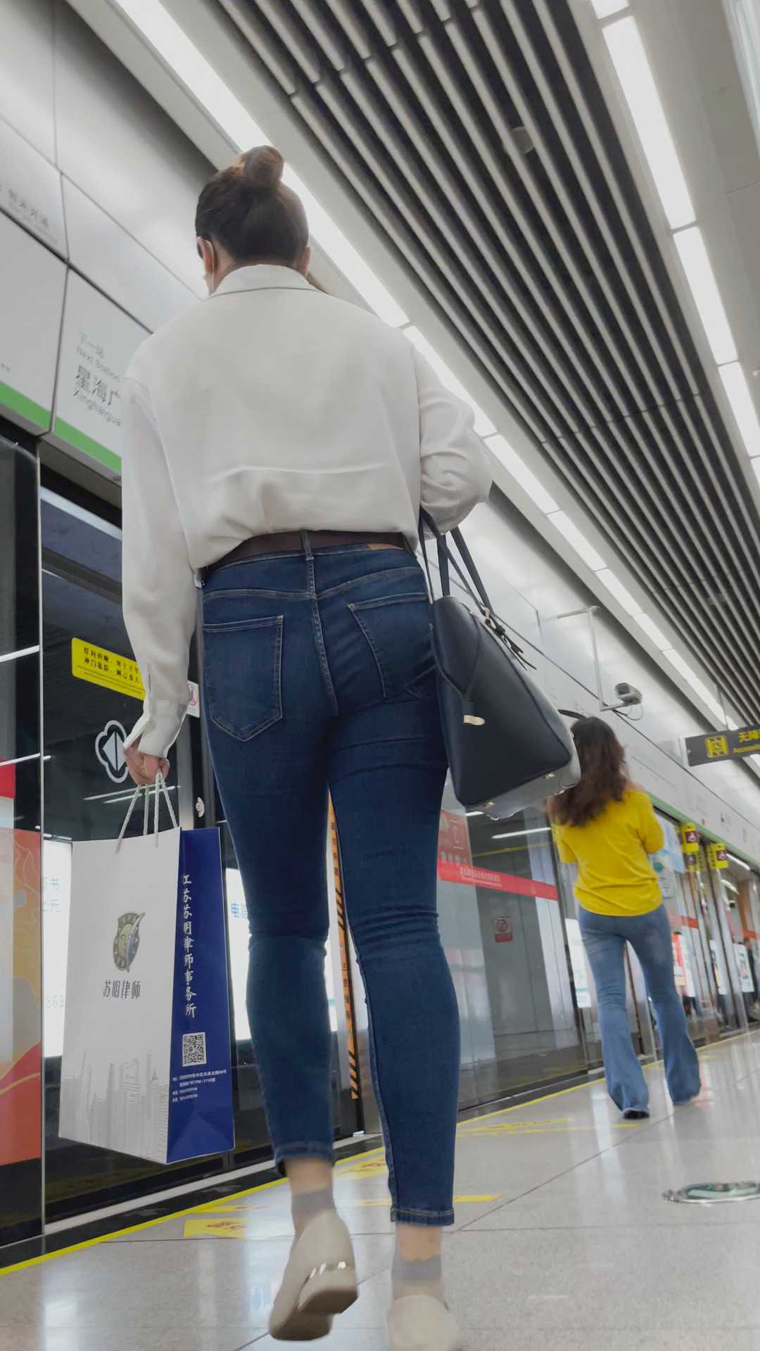 重口味丰臀牛仔少妇