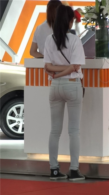 [漫步星空原创作品]浅蓝色紧牛美女[MP4/668MB]