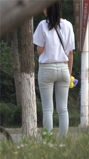 [漫步星空原创作品]浅蓝色紧牛美女[MP4/668MB]