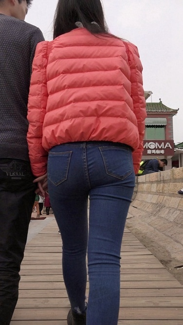 包臀紧身牛仔小情侣[406M/MP4]