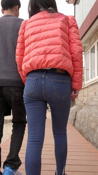 包臀紧身牛仔小情侣[406M/MP4]