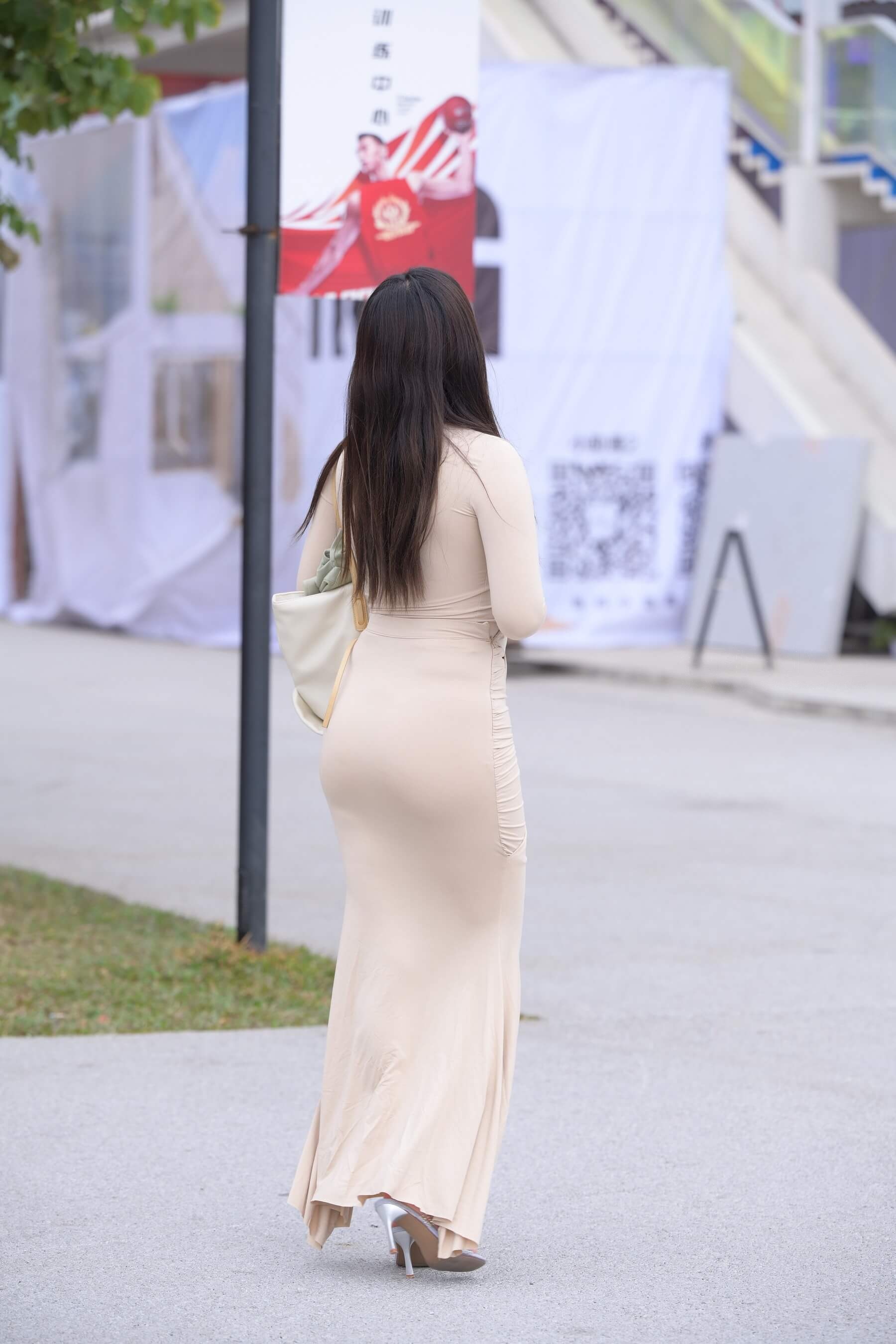 孤影~裹身裙丰腴美女 【套图+视频】