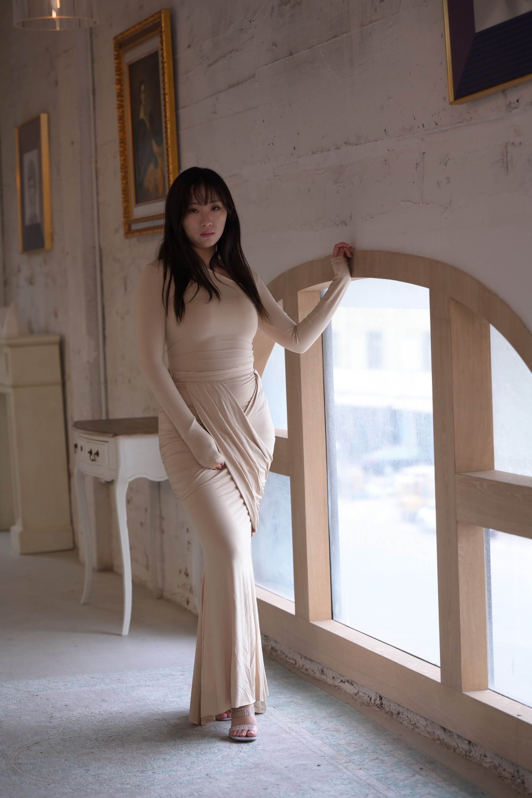 孤影~裹身裙丰腴美女 【套图+视频】