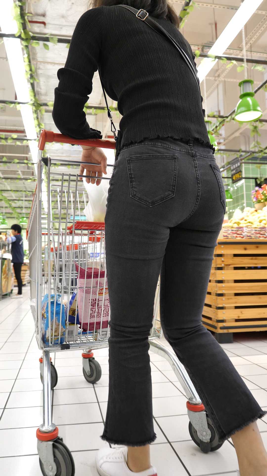 黑牛细腰紧身大宽臀美女