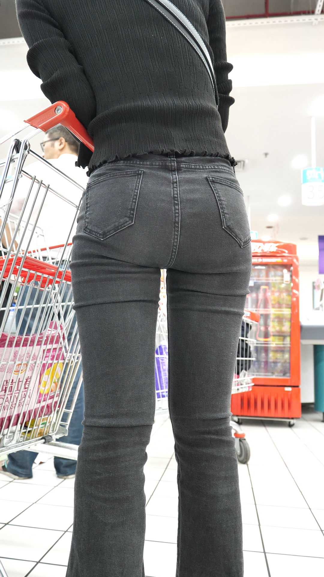 黑牛细腰紧身大宽臀美女