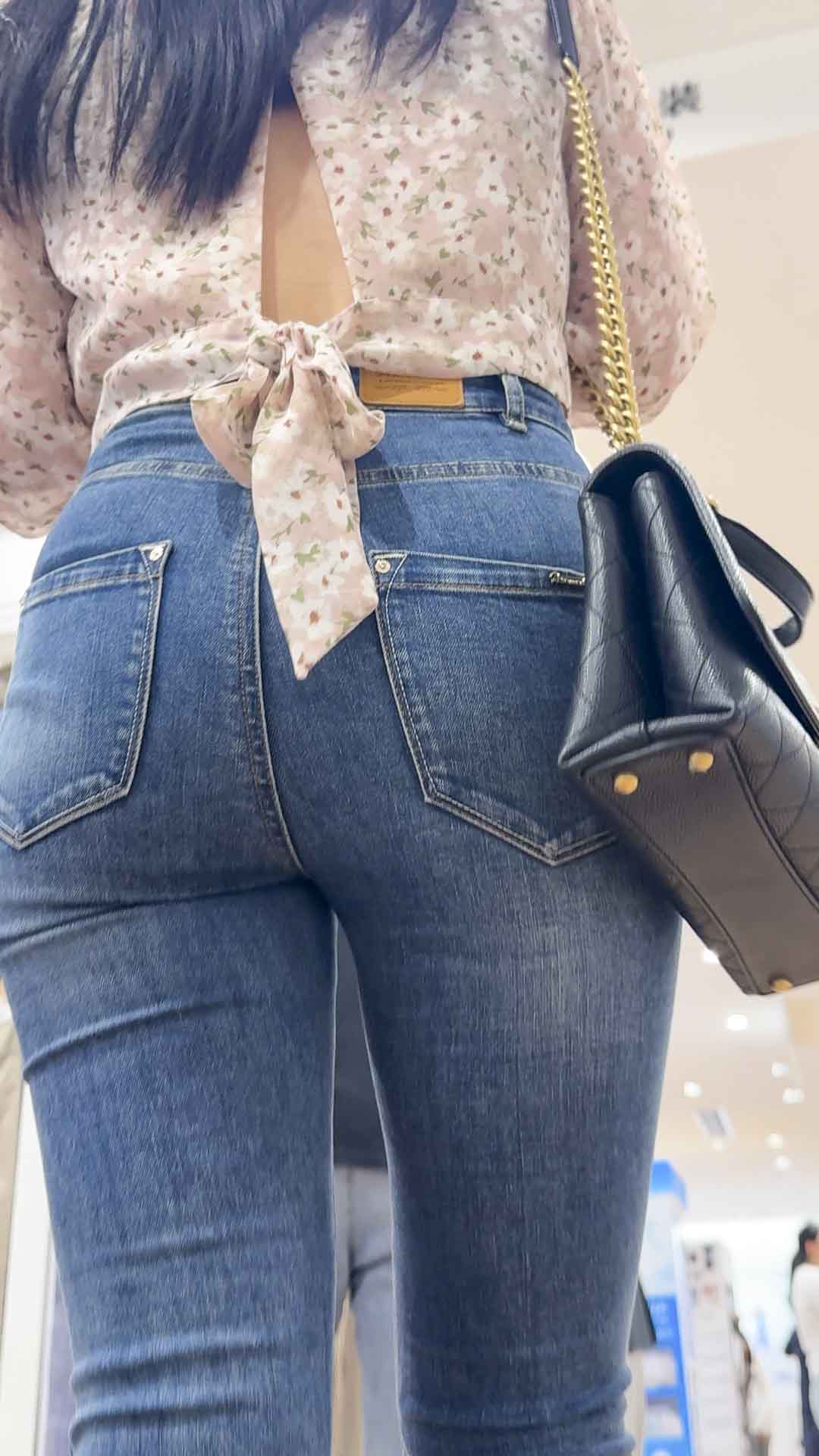 高腰牛仔裤极品蜜桃臀少妇