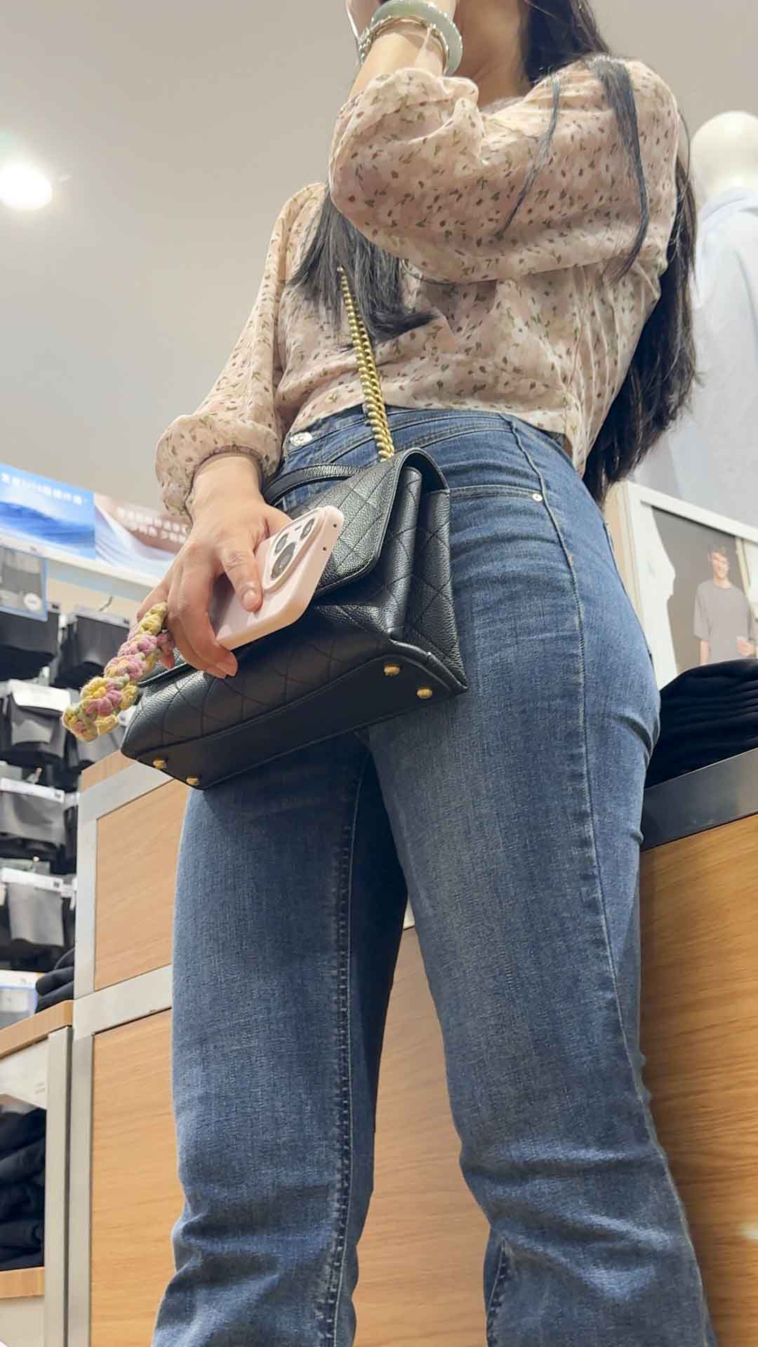 高腰牛仔裤极品蜜桃臀少妇