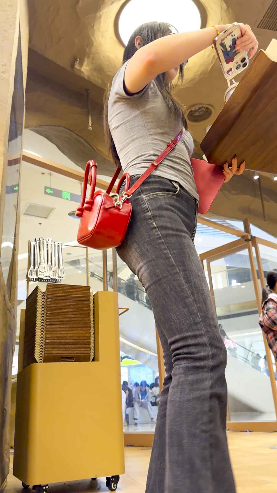 蜜桃臀弹跳诱人，超会扭动勾魂