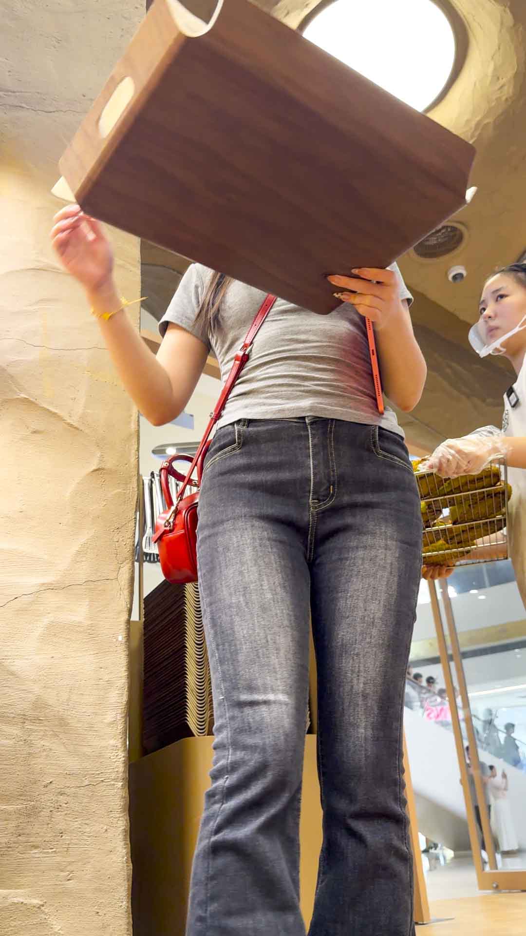 蜜桃臀弹跳诱人，超会扭动勾魂