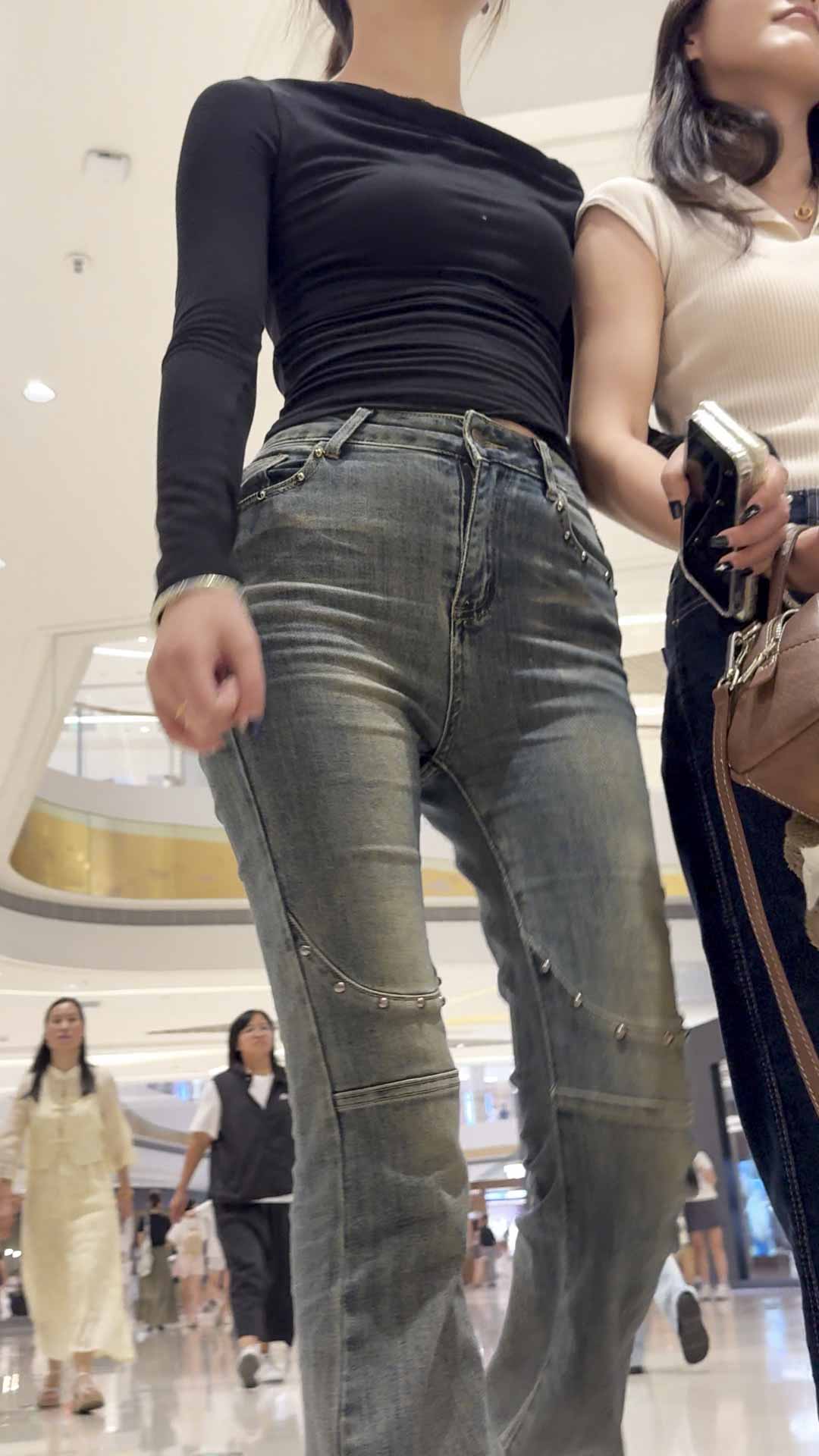 极品荡牛仔裤三区痕清晰可见