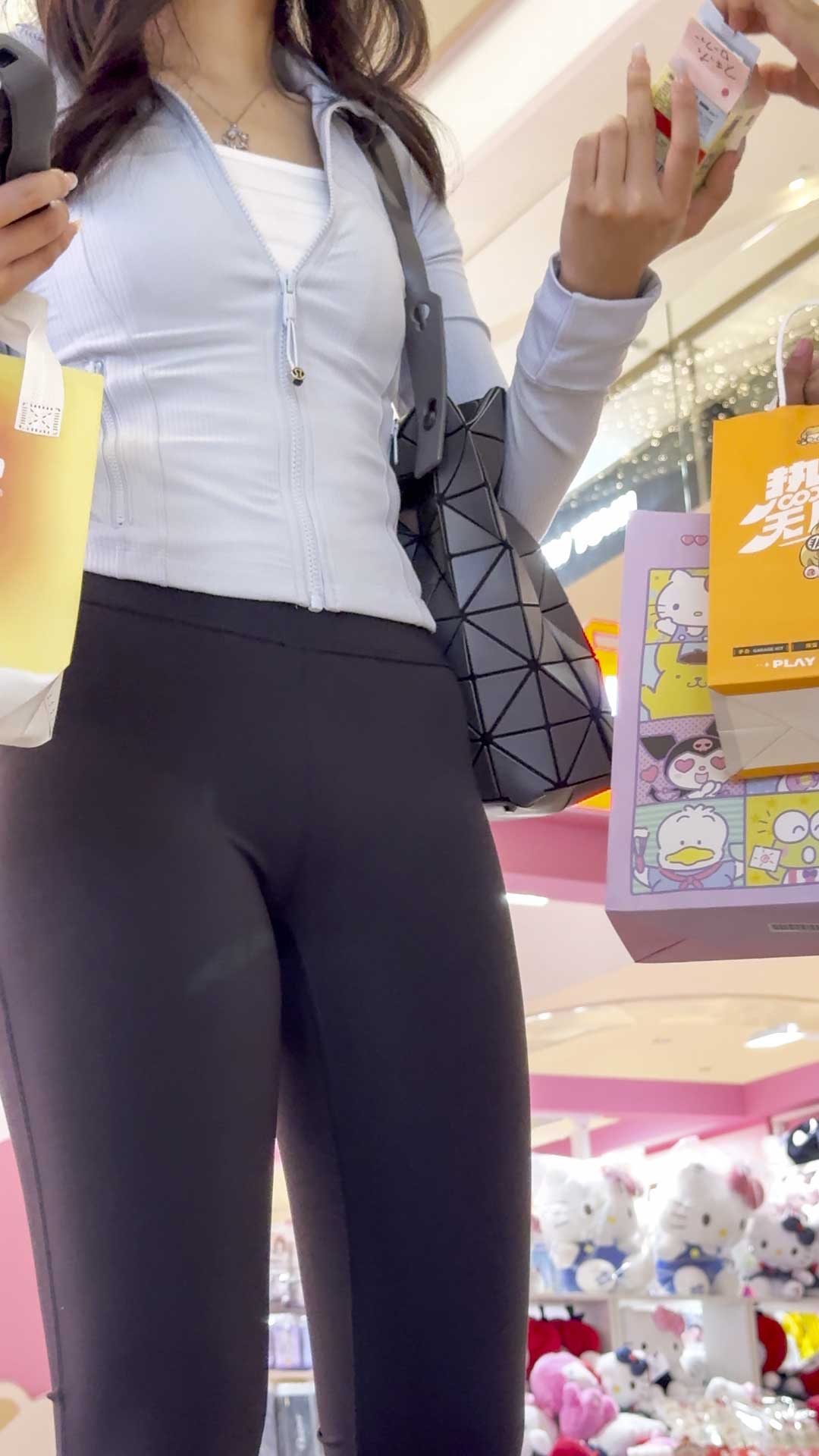 极品少见瑜伽透内痕小姐姐