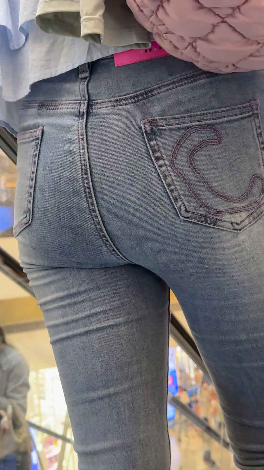 偶遇包臀牛仔美女小姐姐