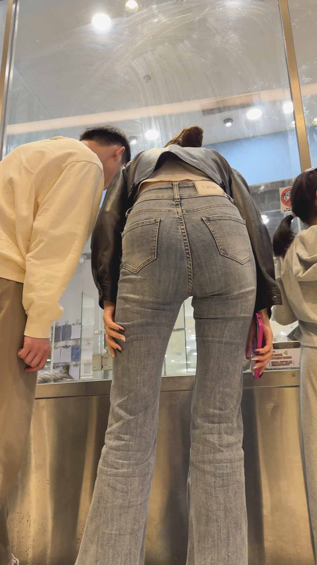 紧身牛仔裤与丰满翘臀你的愿望