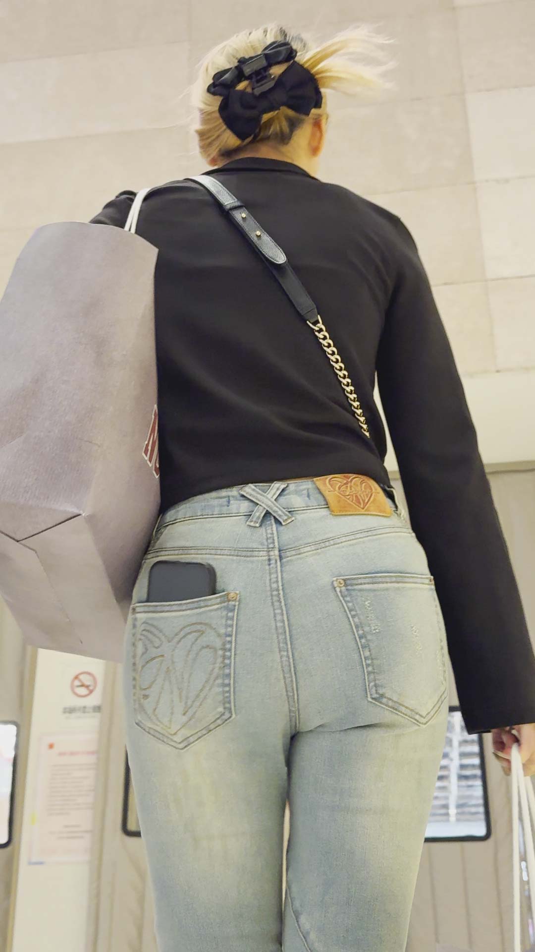 蜜桃臀美女小姐姐