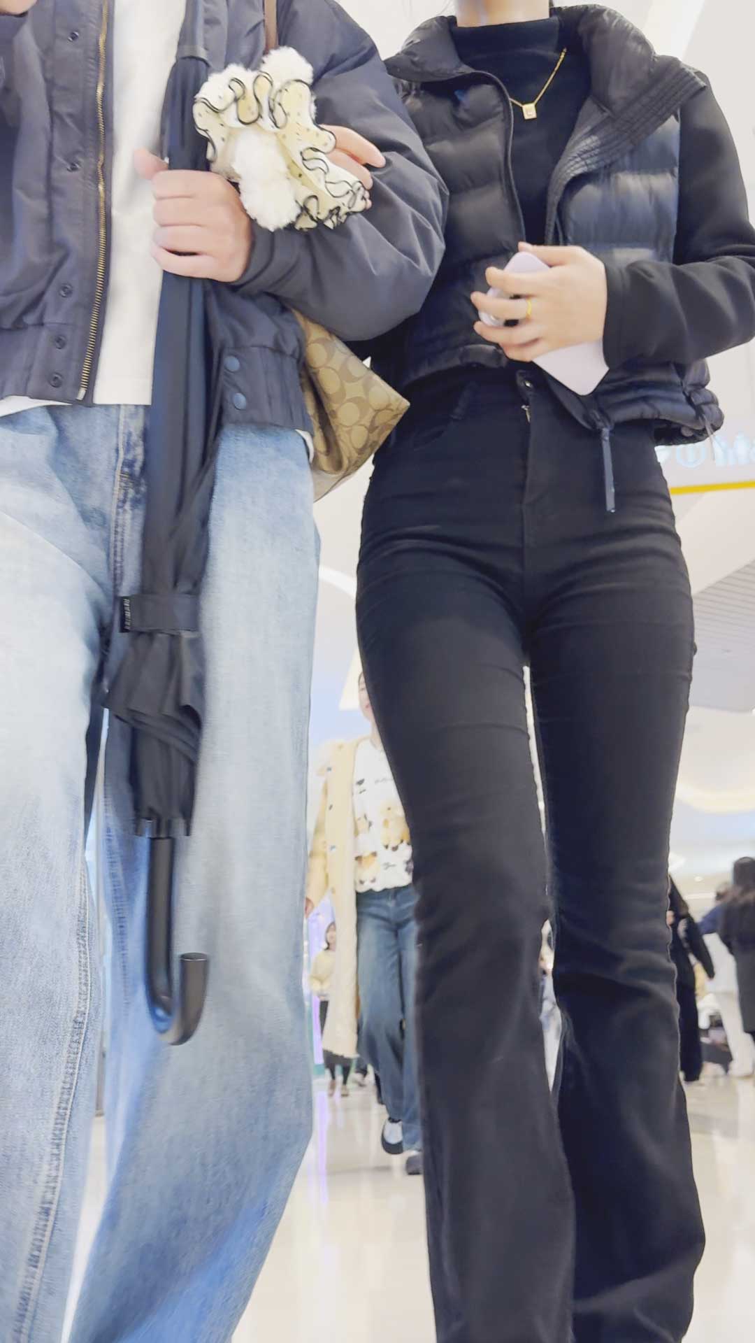 侧看超翘的臀部简直让人血脉喷张