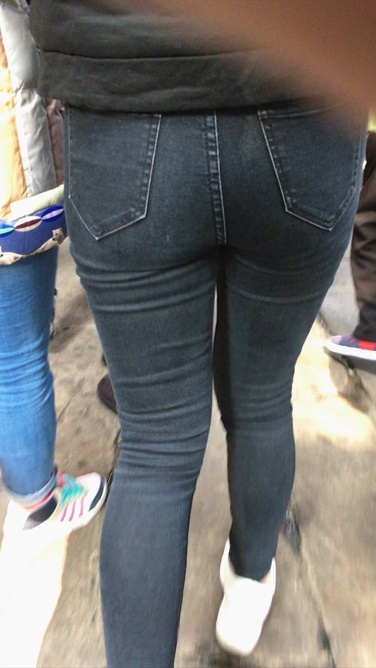 4K-街拍黑色牛仔裤紧身翘屯美眉C020[658M]