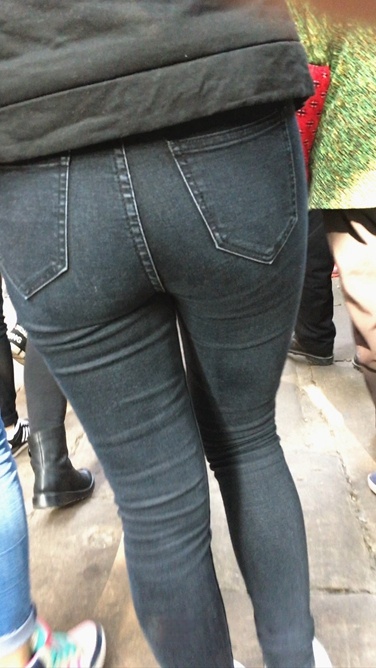4K-街拍黑色牛仔裤紧身翘屯美眉C020[658M]