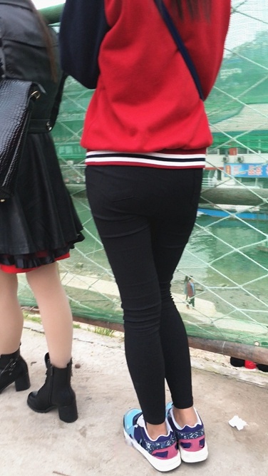 4K-红衣黑色紧身牛仔裤翘屯小妹C059[811M]