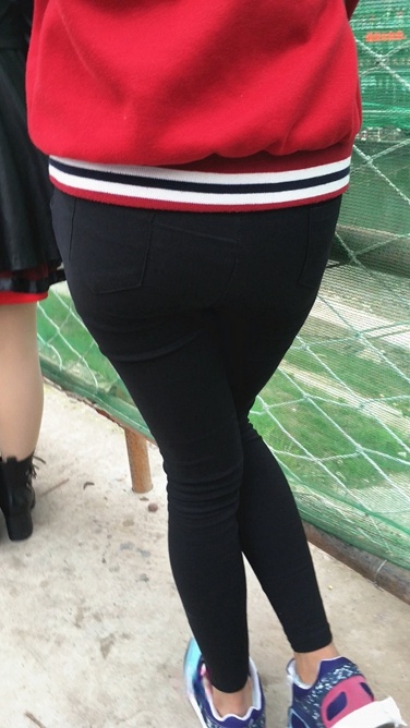 4K-红衣黑色紧身牛仔裤翘屯小妹C059[811M]