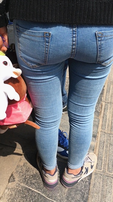 近拍牛仔裤妹子的翘屯C062[200M]