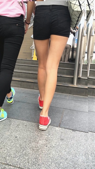 4K-极品热裤细腿红色帆布鞋高中美眉C048[2.33G]