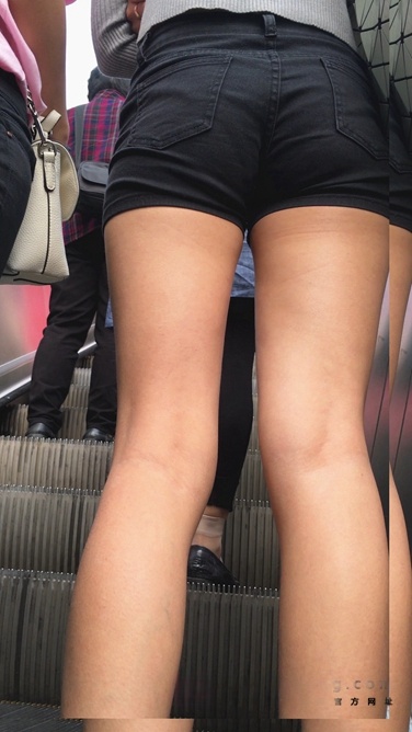 4K-极品热裤细腿红色帆布鞋高中美眉C048[2.33G]