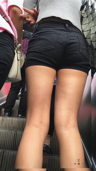 4K-极品热裤细腿红色帆布鞋高中美眉C048[2.33G]